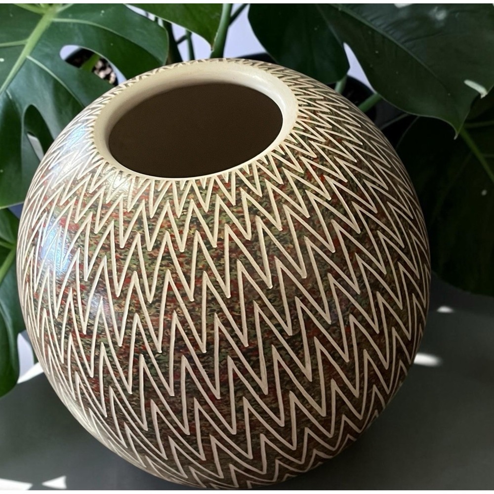 Mata Ortiz Pottery Leonel Lopez Saenz Zig Zag Etched Olla Vase Multicolor Mexico